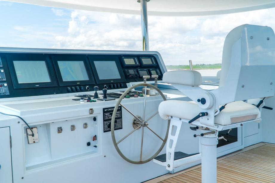 yacht Gale Winds