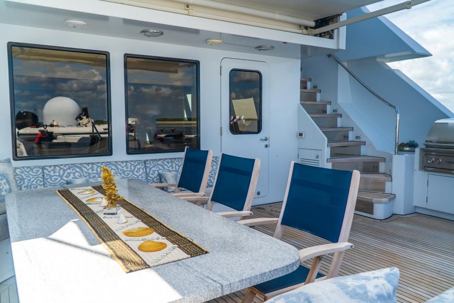 yacht Gale Winds