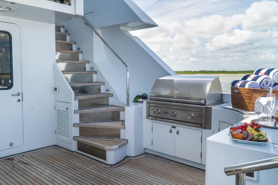 yacht Gale Winds