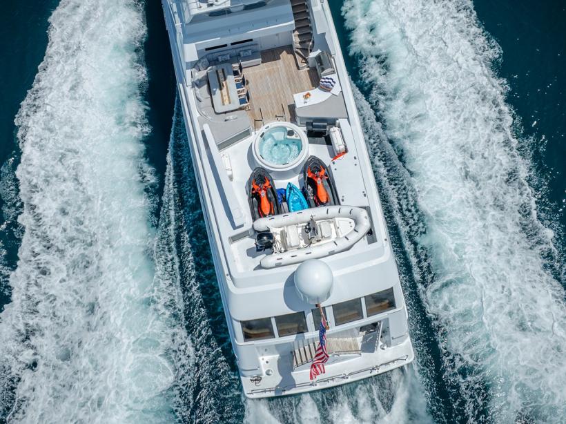 yacht Gale Winds