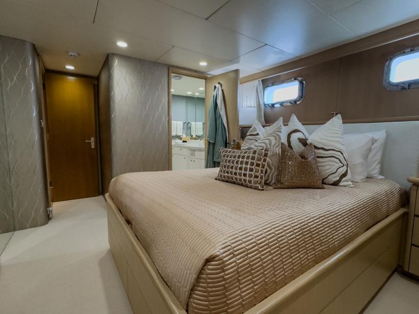 yacht Gale Winds