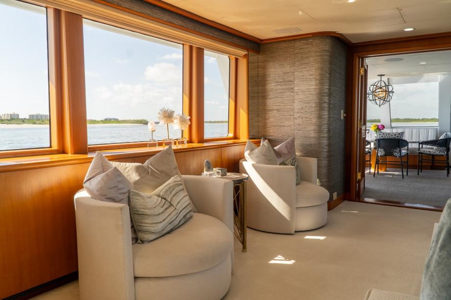 yacht Gale Winds