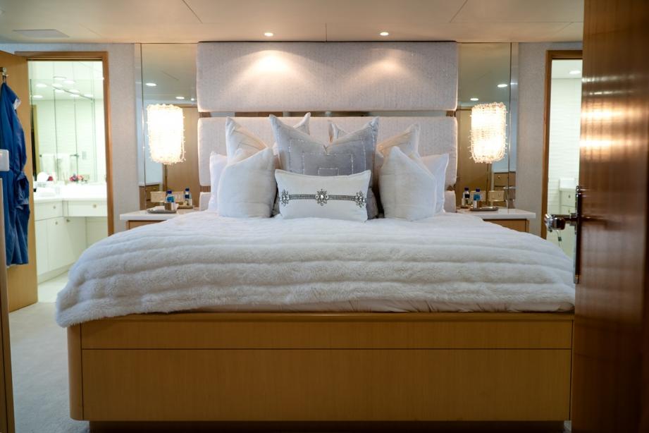 yacht Gale Winds