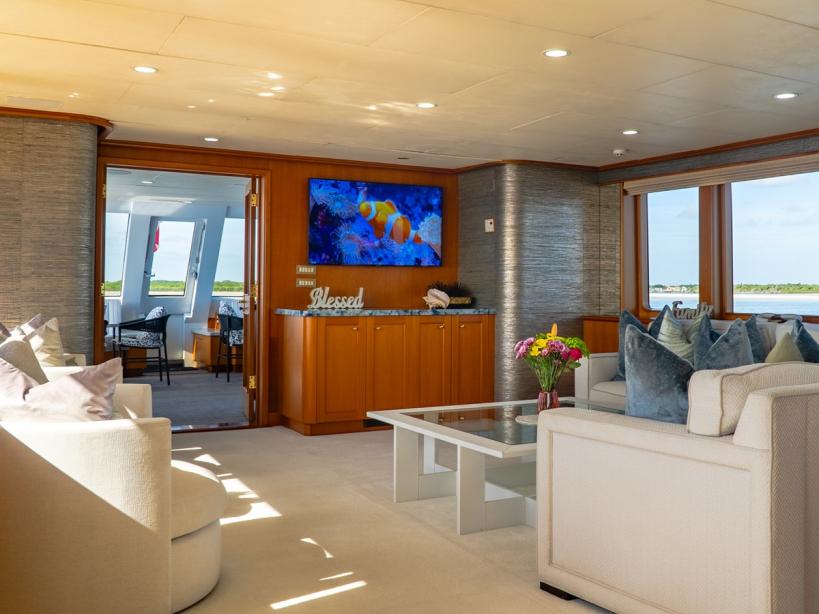 yacht Gale Winds