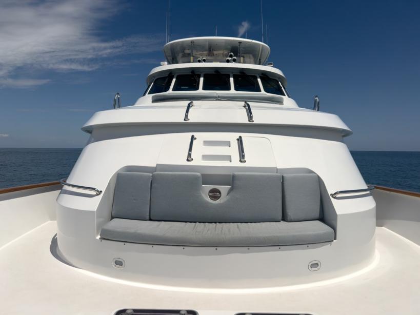 yacht Gale Winds