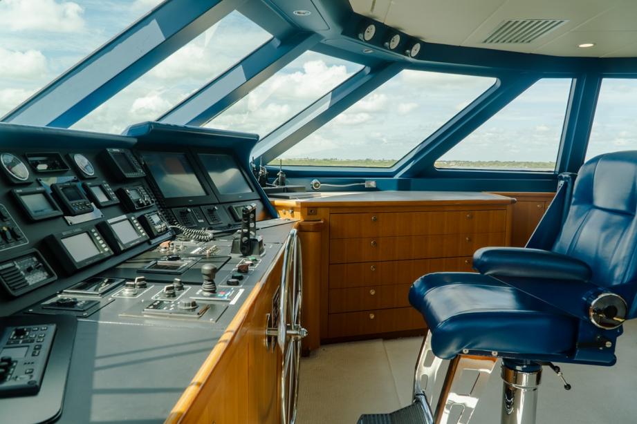 yacht Gale Winds