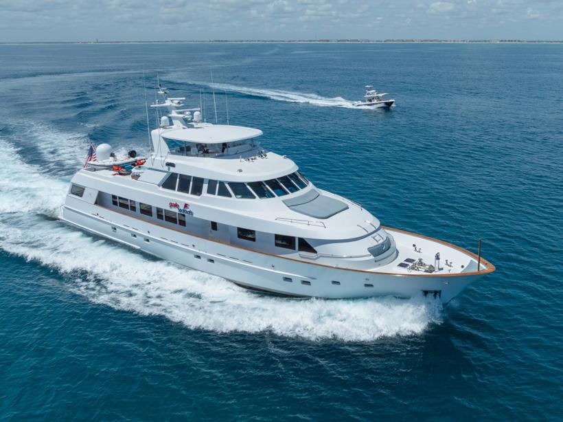 yacht Gale Winds