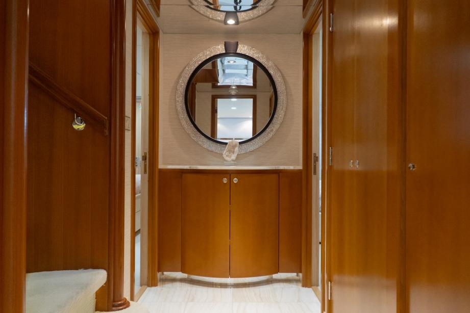 yacht Gale Winds