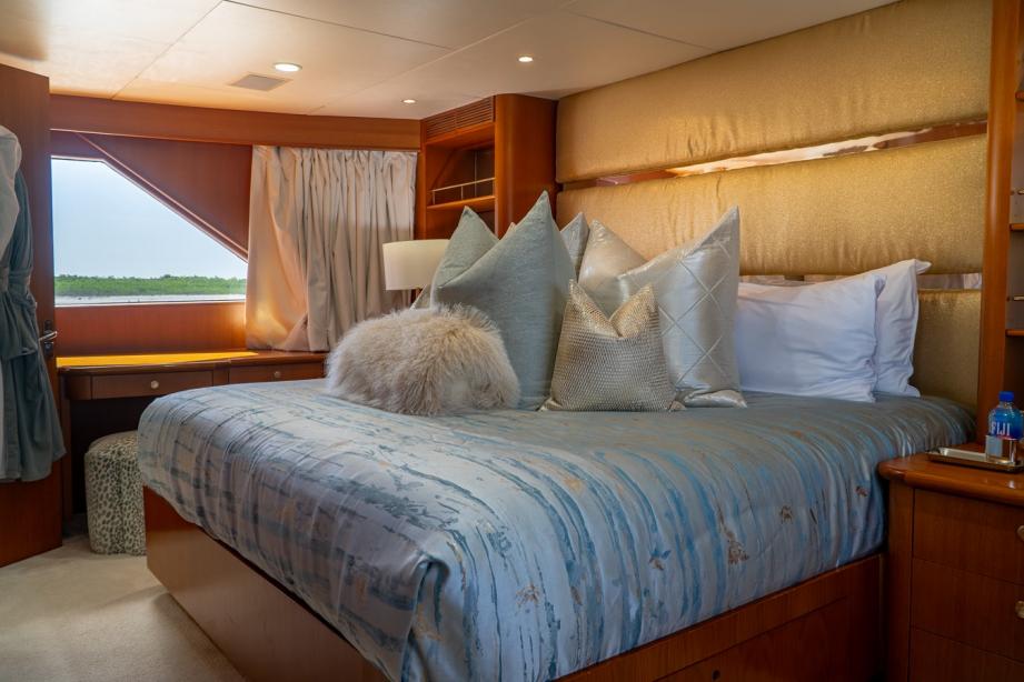yacht Gale Winds