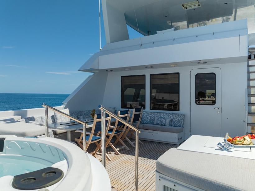 yacht Gale Winds