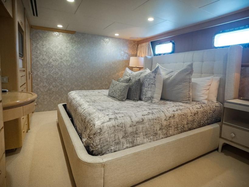 yacht Gale Winds