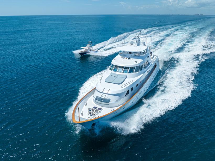 yacht Gale Winds