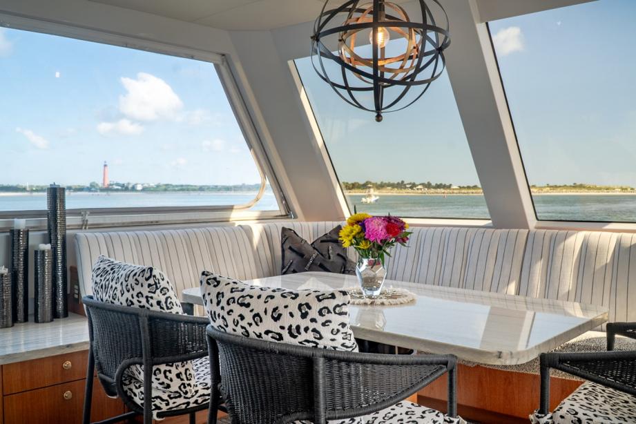yacht Gale Winds