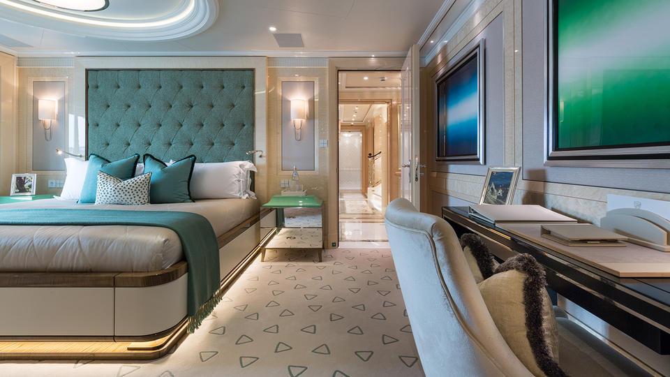 yacht Plvs Vltra
