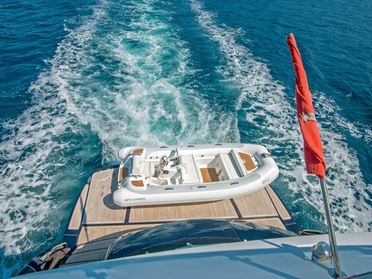 yacht Alfie Buoy