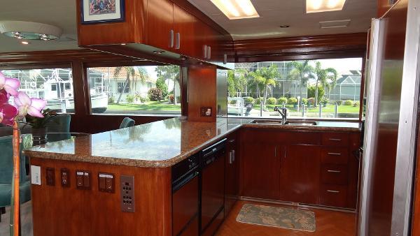 yacht 74 Hatteras 74 Sport Deck Motor Yacht 1996