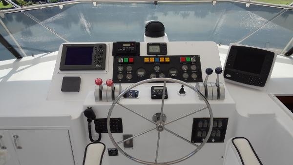 yacht 74 Hatteras 74 Sport Deck Motor Yacht 1996