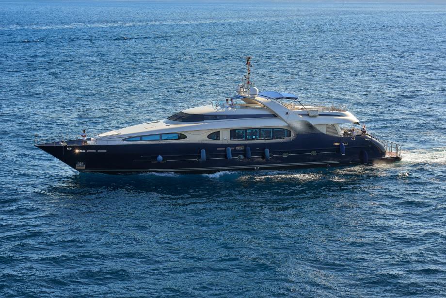 yacht Blue Mamba