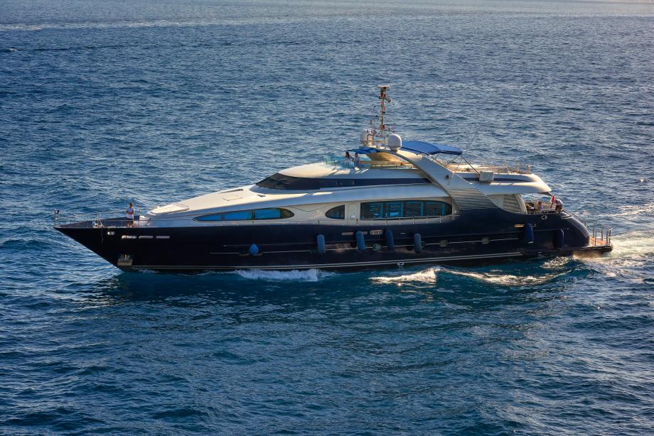 yacht Blue Mamba