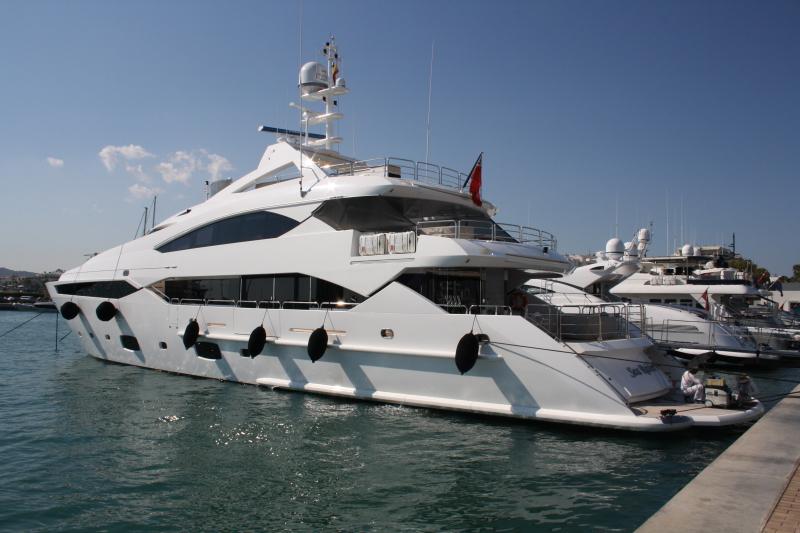 yacht Sea Raider V