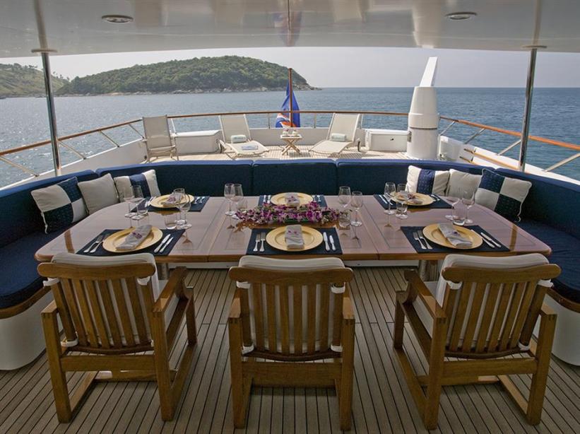 yacht Maverick