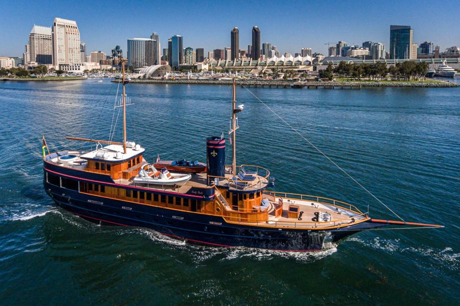 yacht Lady Bahi