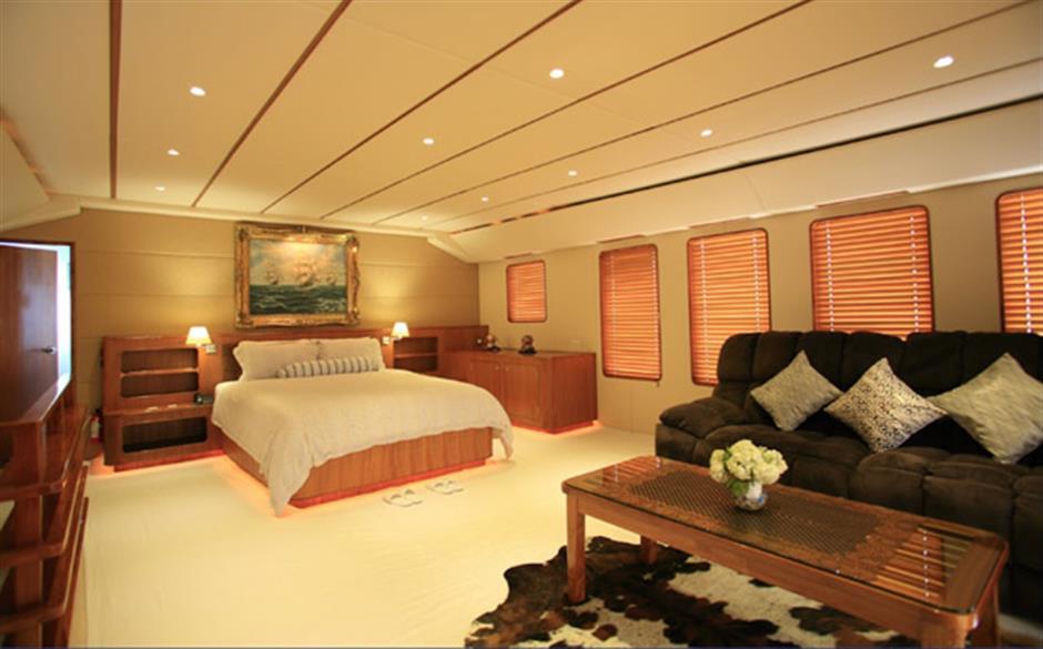 yacht Ren Rose