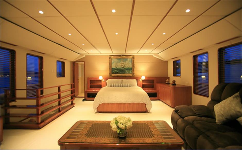 yacht Ren Rose