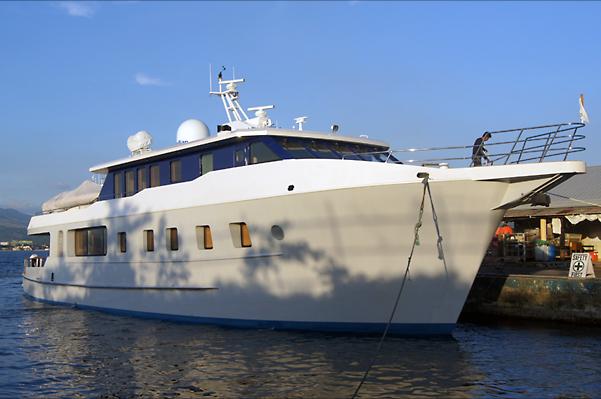 yacht Ren Rose