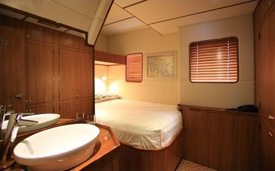yacht Ren Rose
