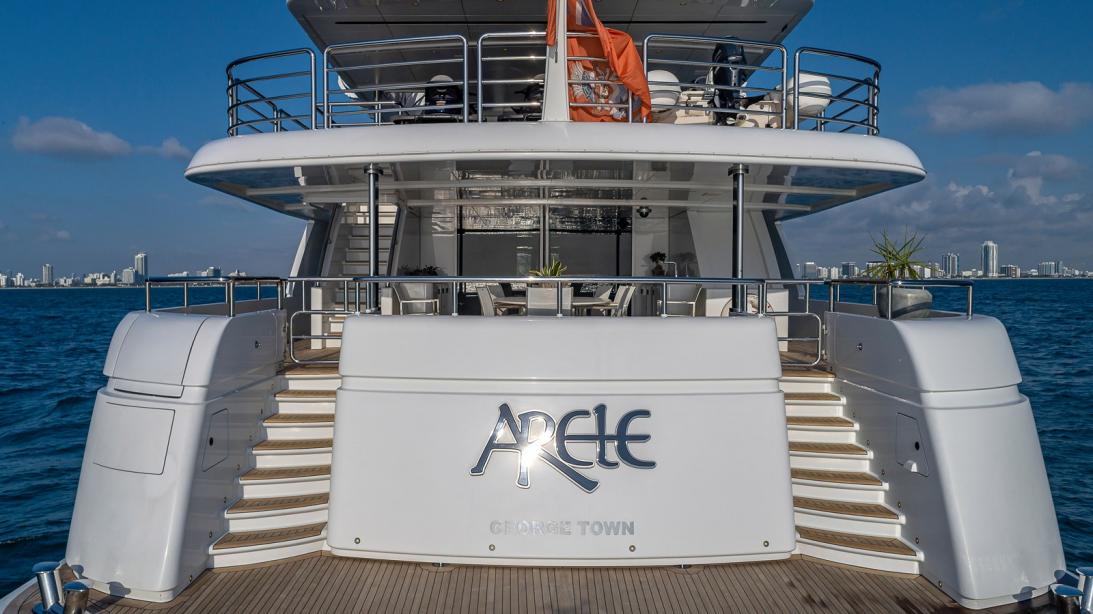 yacht Arete