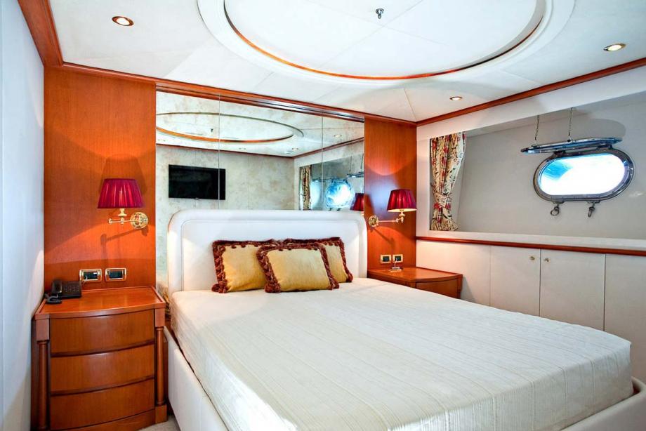 yacht Jolie X
