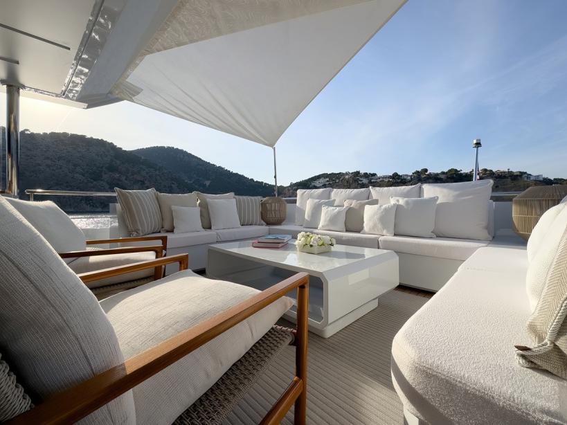 yacht New Waves