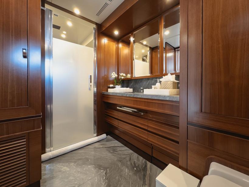 yacht New Waves