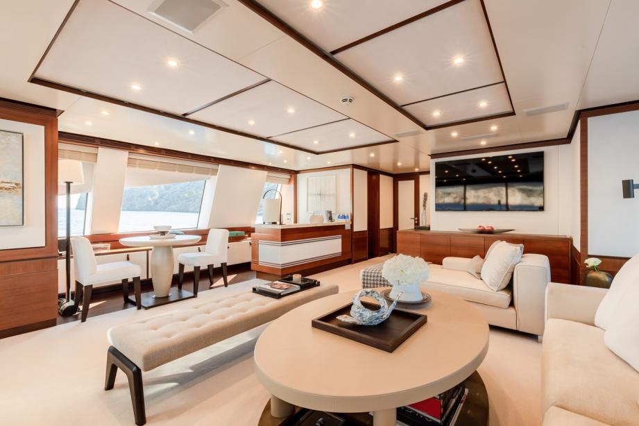 yacht New Waves