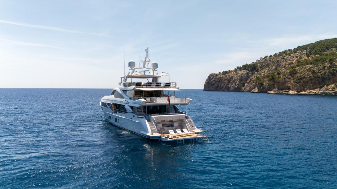 yacht New Waves