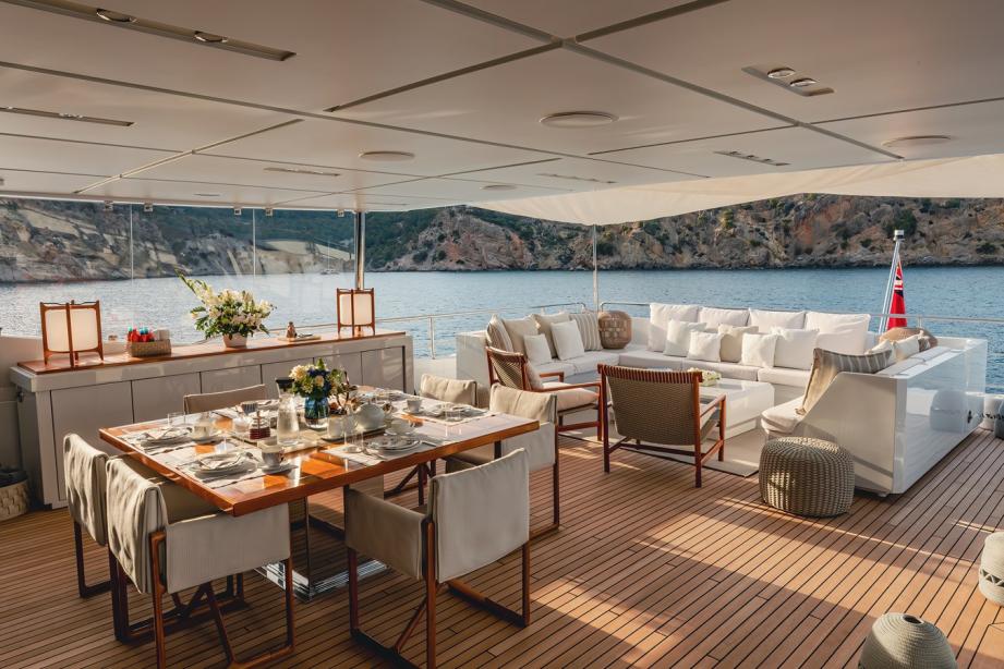 yacht New Waves