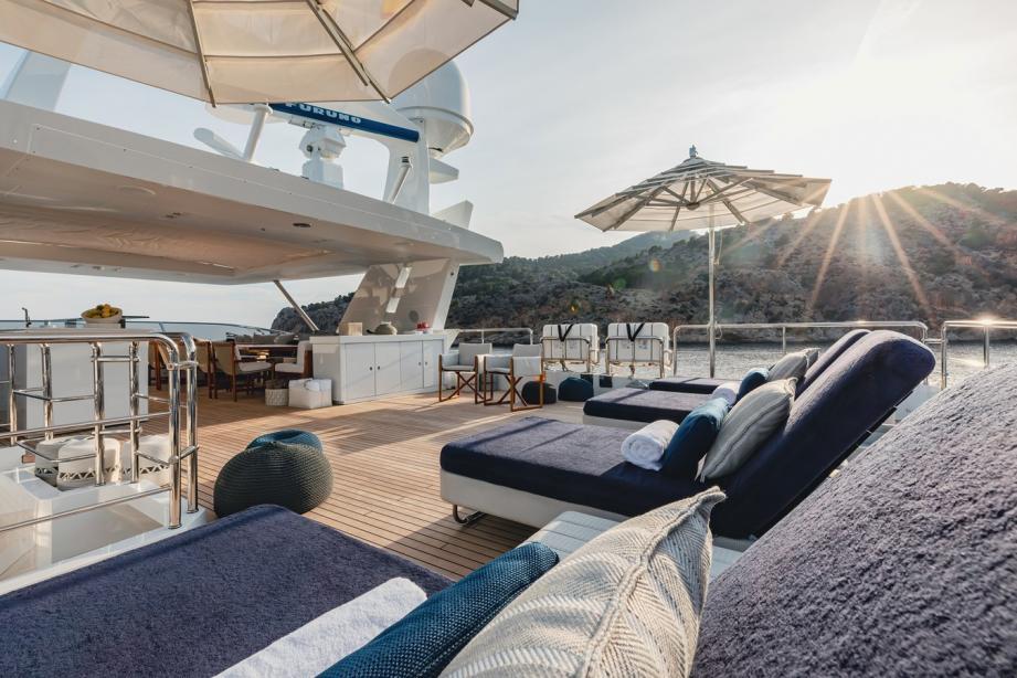 yacht New Waves