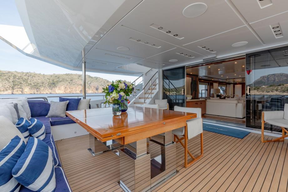 yacht New Waves