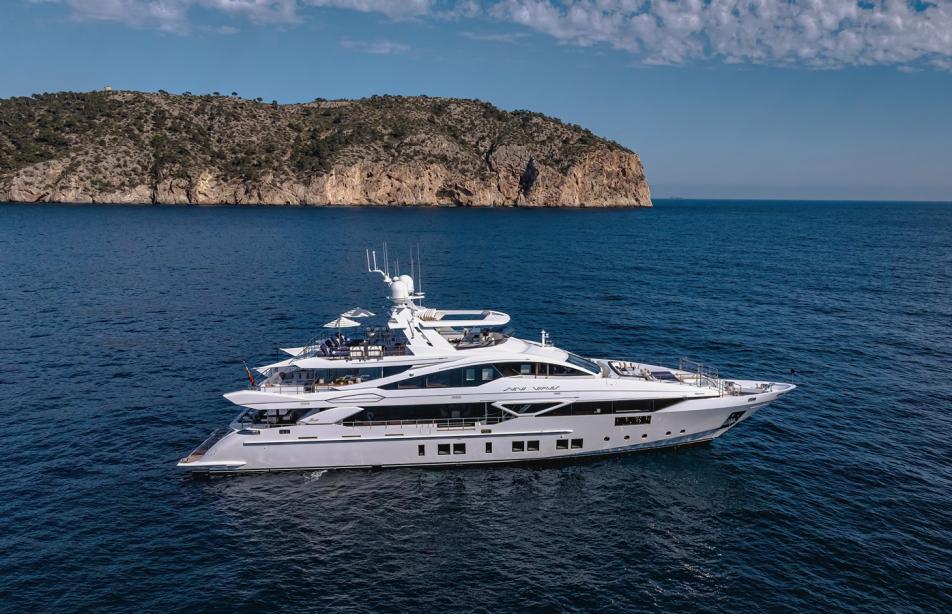 yacht New Waves