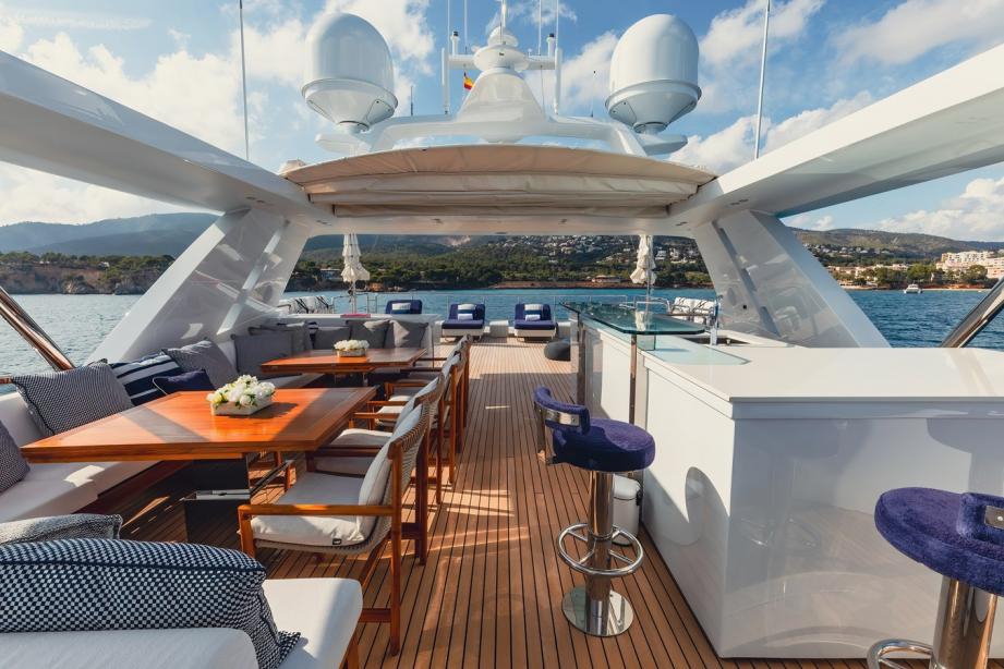 yacht New Waves