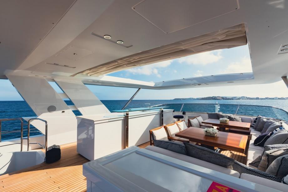 yacht New Waves