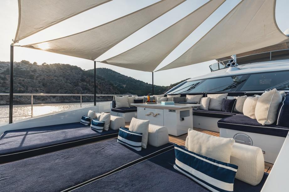 yacht New Waves