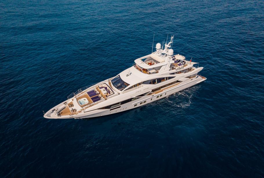 yacht New Waves