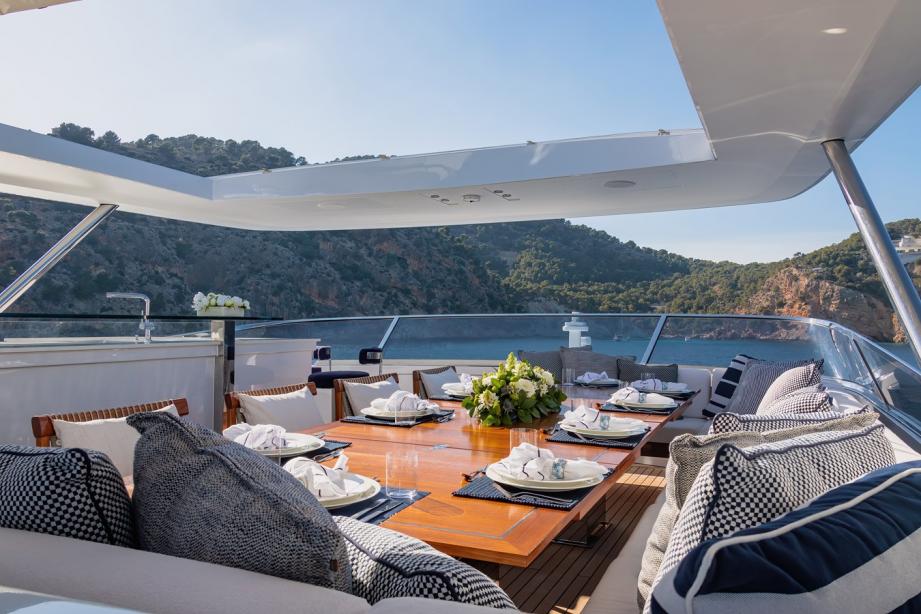 yacht New Waves