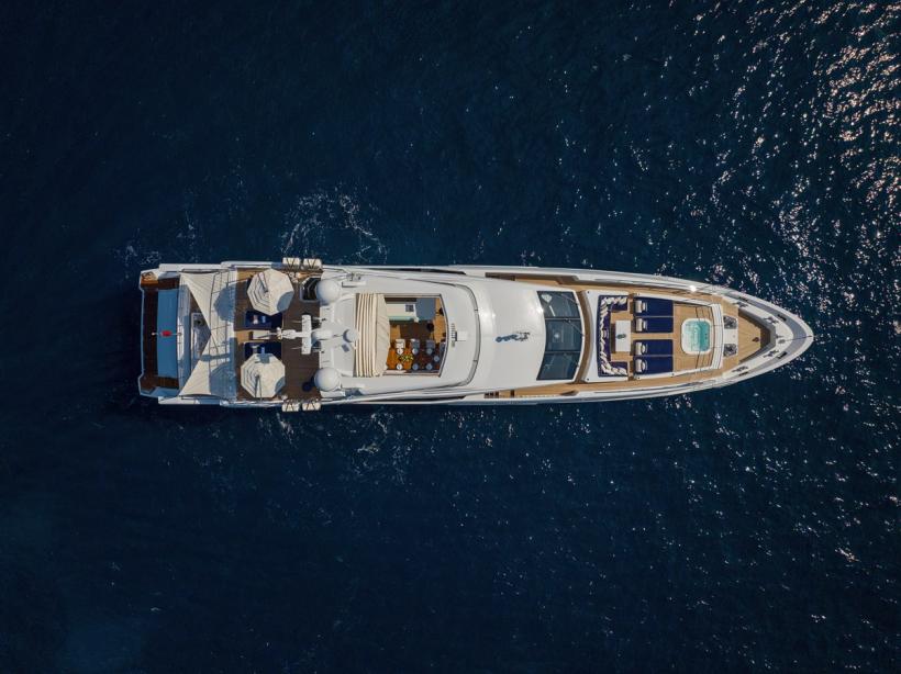 yacht New Waves