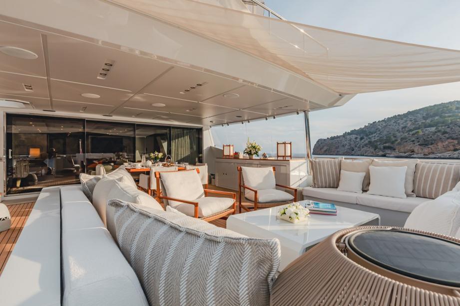 yacht New Waves