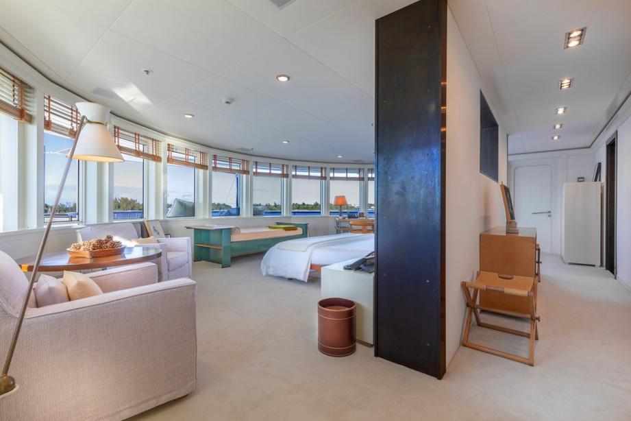 yacht B2