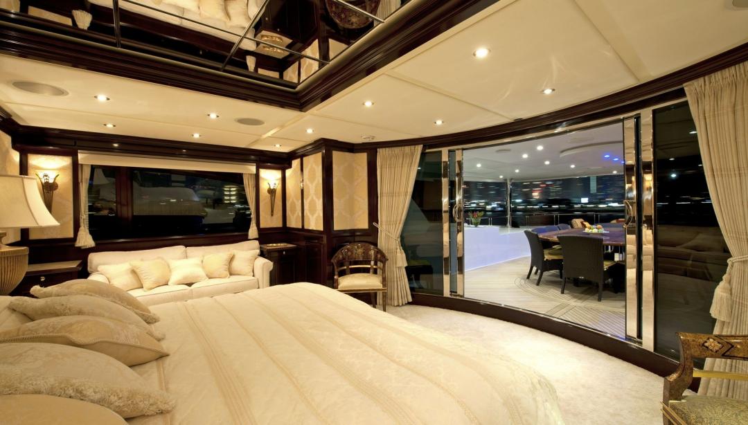 yacht Sapphire