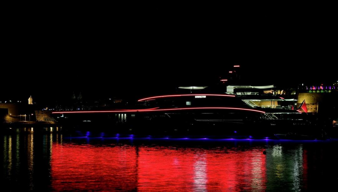 yacht Sarastar